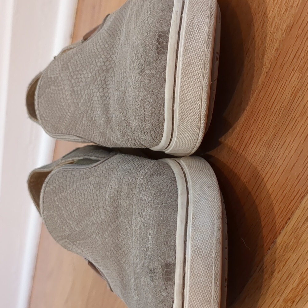 OluKai Pehuea leather slip-on W7.5 - Picture 11 of 11